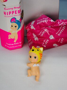 Sonny Angel ~ Hippers ~ Looking Back Series  ~ Cat